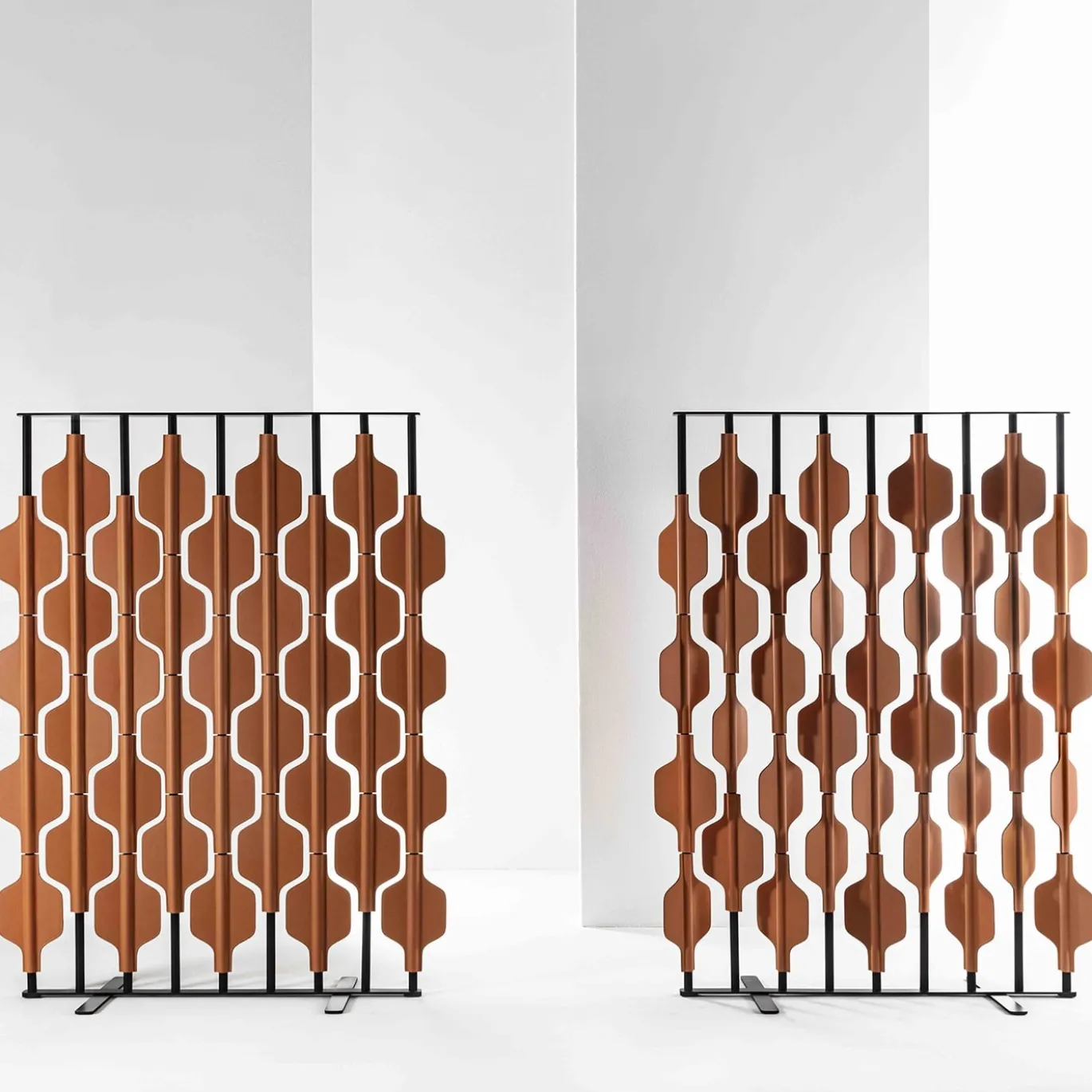 Paravento Ro Separ� Freestanding in Pelle Marrone di Mia Cullin