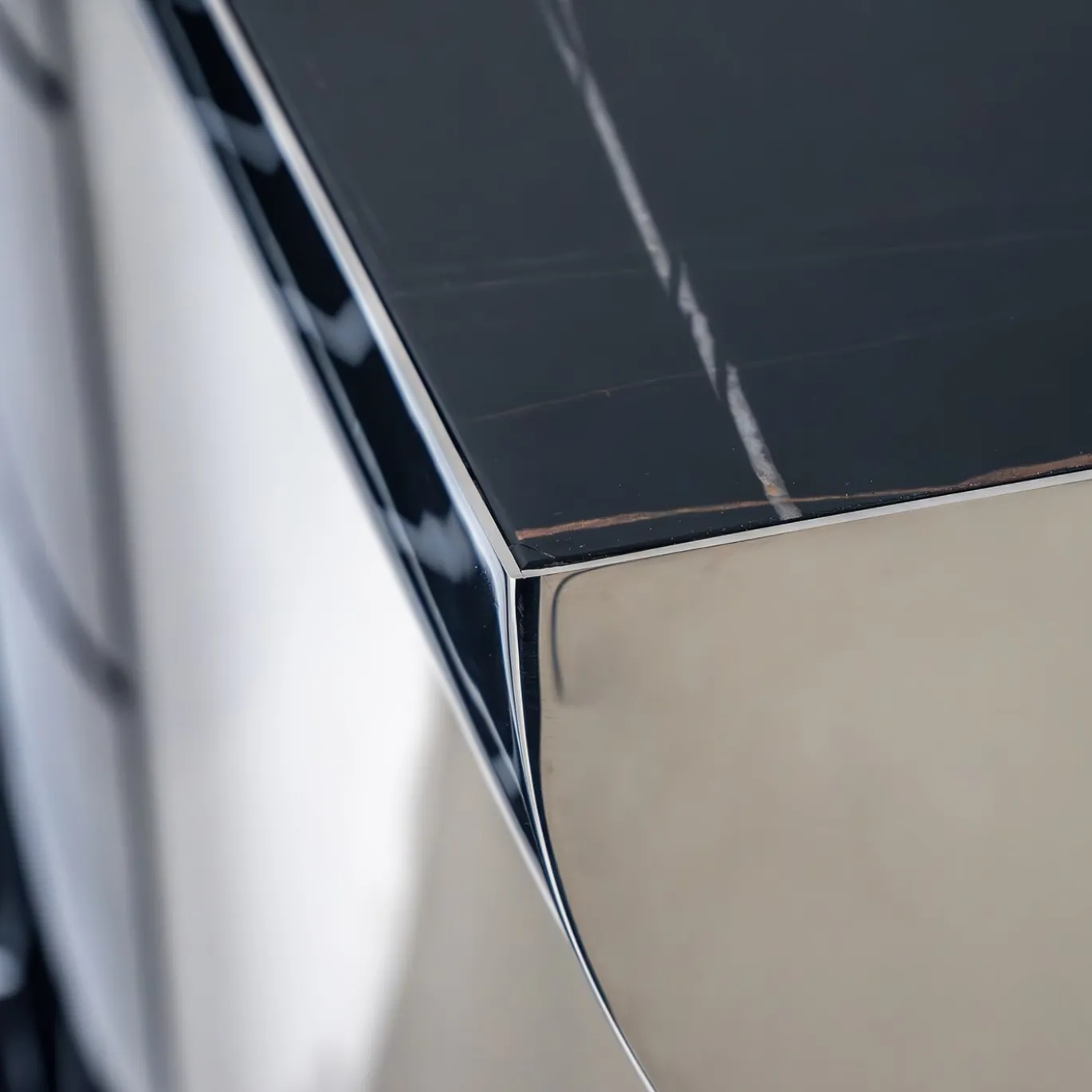 Perseo Sahara Noir Console con piano in ceramica