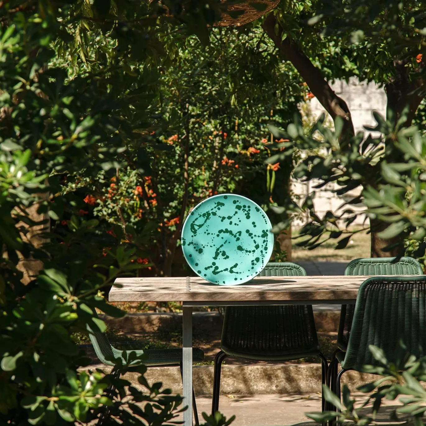 Piatto decorativo in ceramica verde e acqua