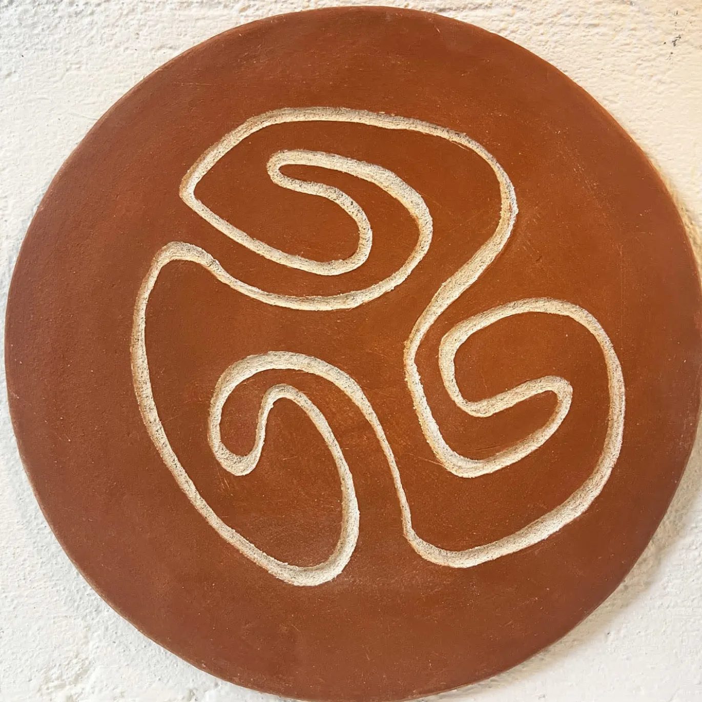 Piatto decorativo in ceramica marrone Eng 3 Terra