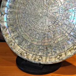 Piatto Decorativo Omnia Rotondo in ceramica di G. Mengoni