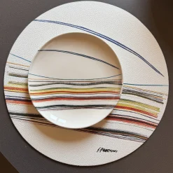 Piatto decorativo rotondo in ceramica con motivo a righe artistiche 1