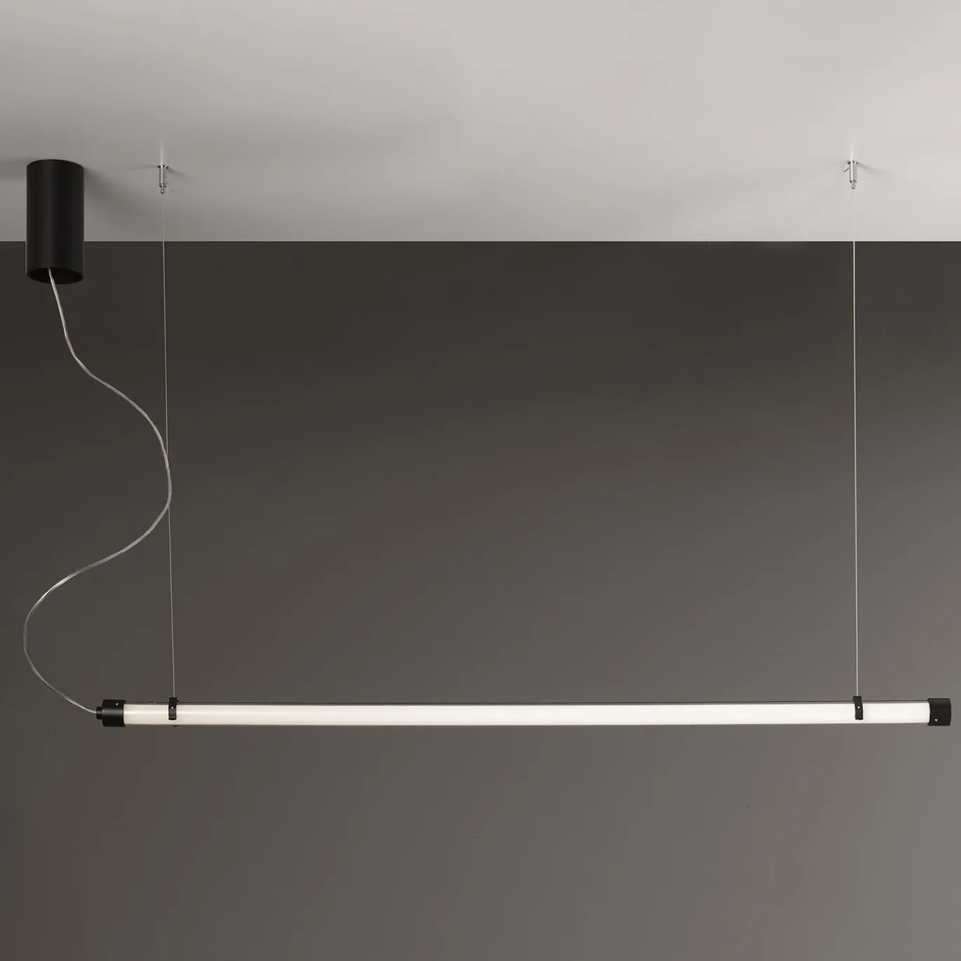Piccola lampada a sospensione in metacrilato trasparente Tre&Sessanta