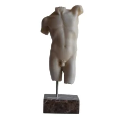 Piccola scultura di torso maschile in marmo