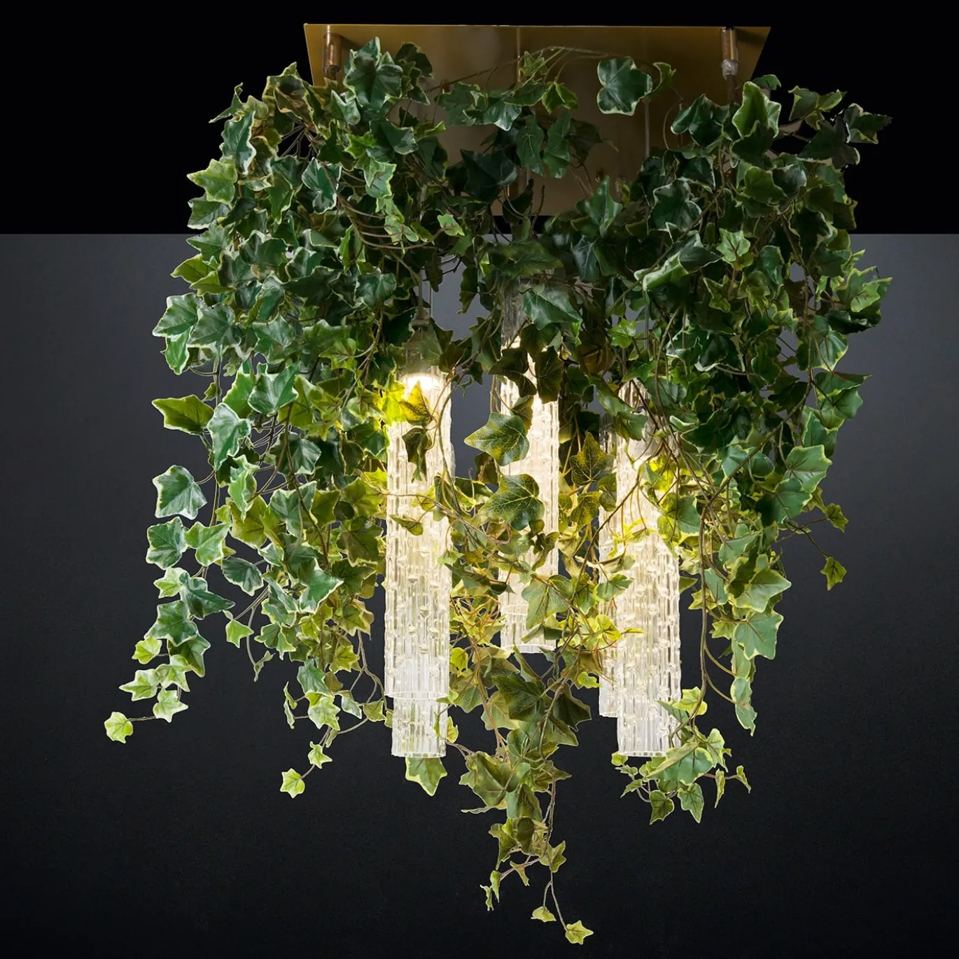 Piccolo lampadario Flower Power con edera