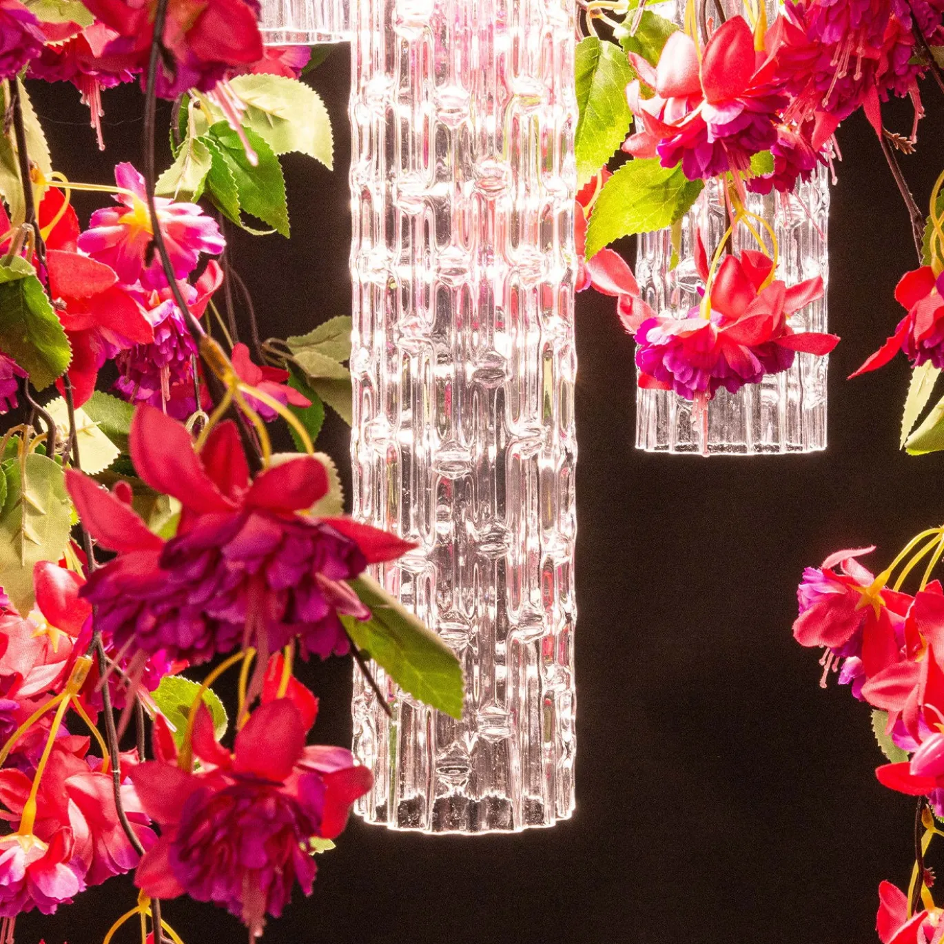 Piccolo lampadario rotondo a cascata Flower Power Pink