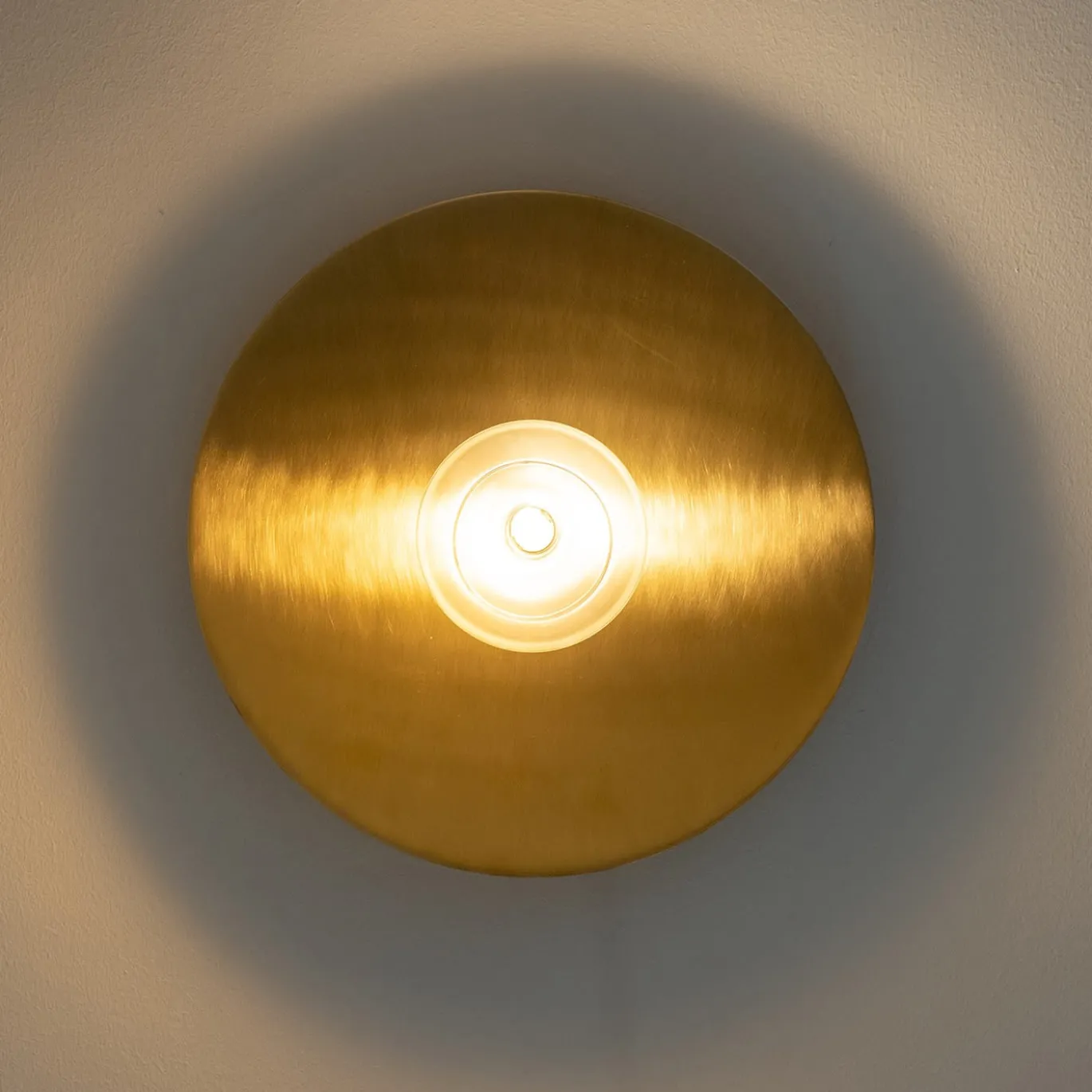 Plafoniera Circolare Dishy in Ottone con Finitura Dorata