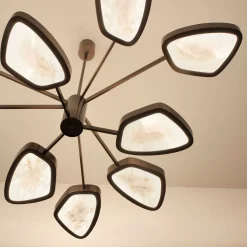 Pluma lampadario in ottone a 9 luci con diffusori in alabastro
