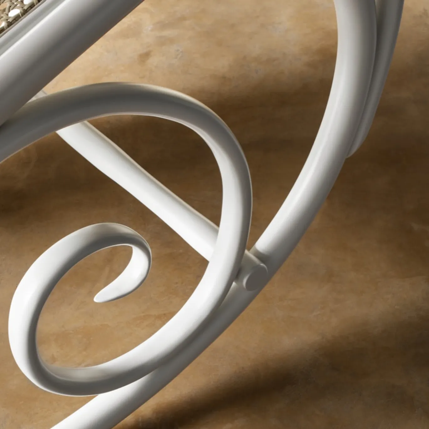 Poltrona a dondolo Schaukelstuhl White di Gebrüder Thonet