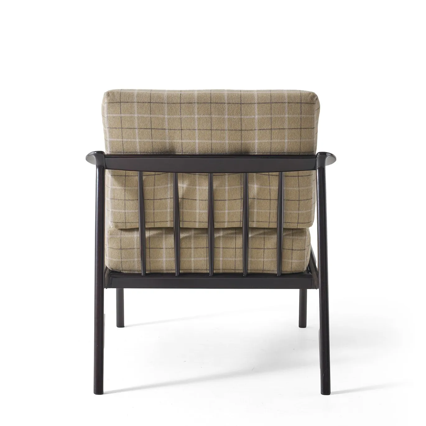 Poltrona a righe beige con struttura in legno