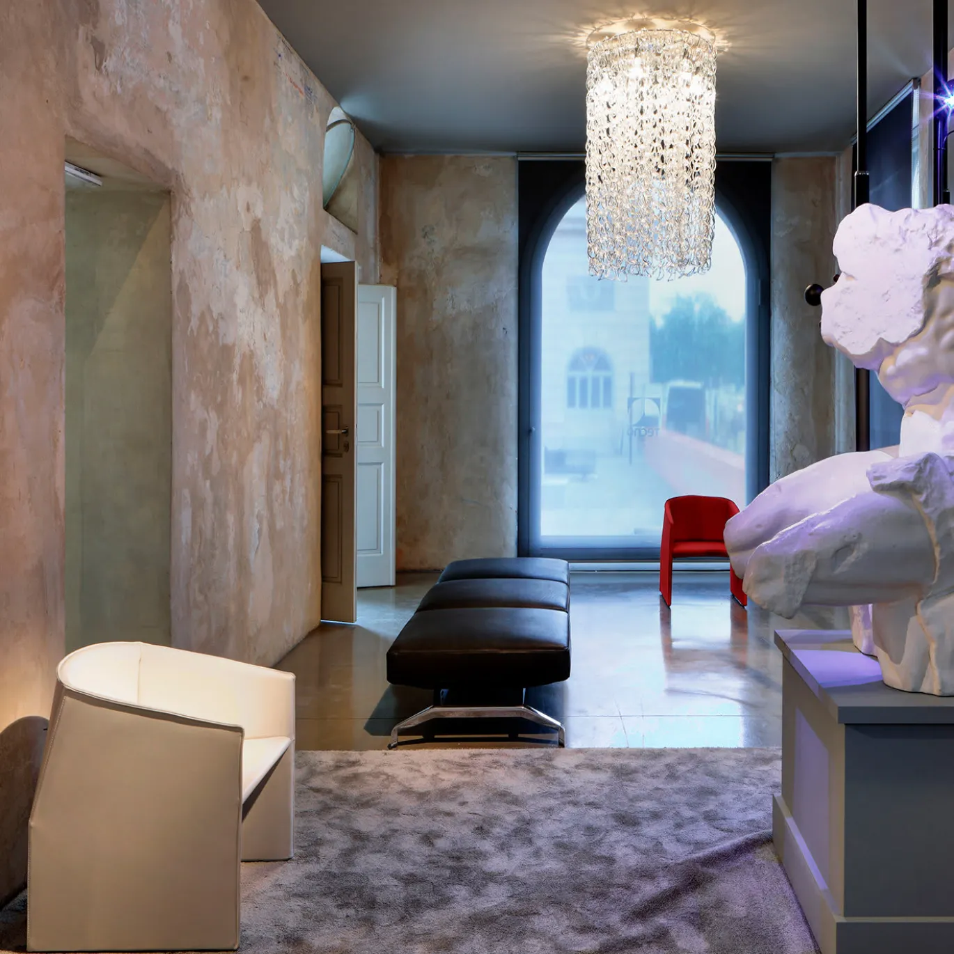 Poltrona bassa Plau White di Gabriele e Oscar Buratti