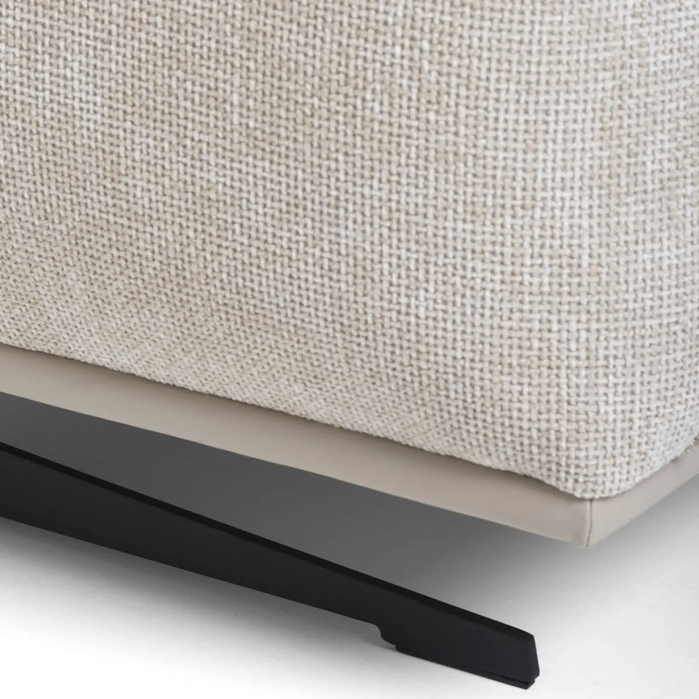 Poltrona Boboli bianco panna con tavolino laterale