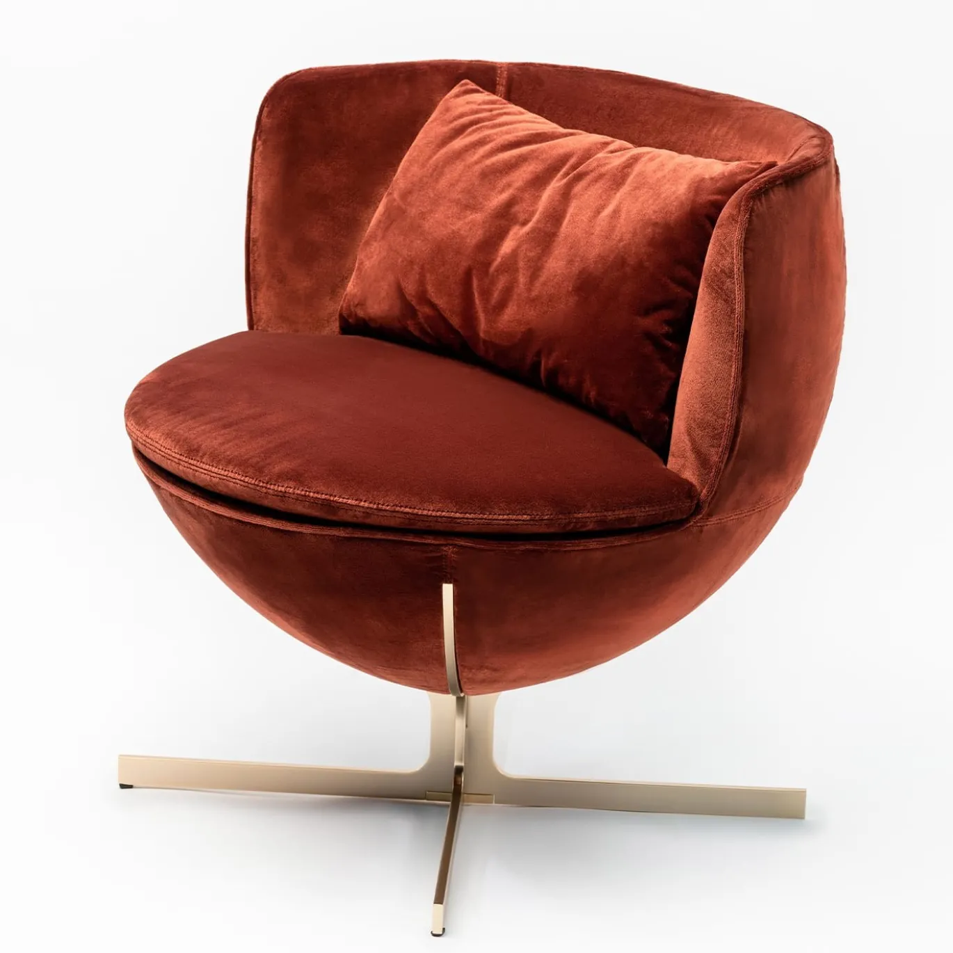 Poltrona Calice in velluto rosso di Patrick Norguet