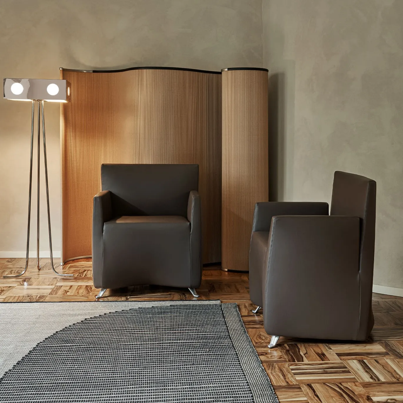 Poltrona Caprilarge in pelle marrone di Hannes Wettstein