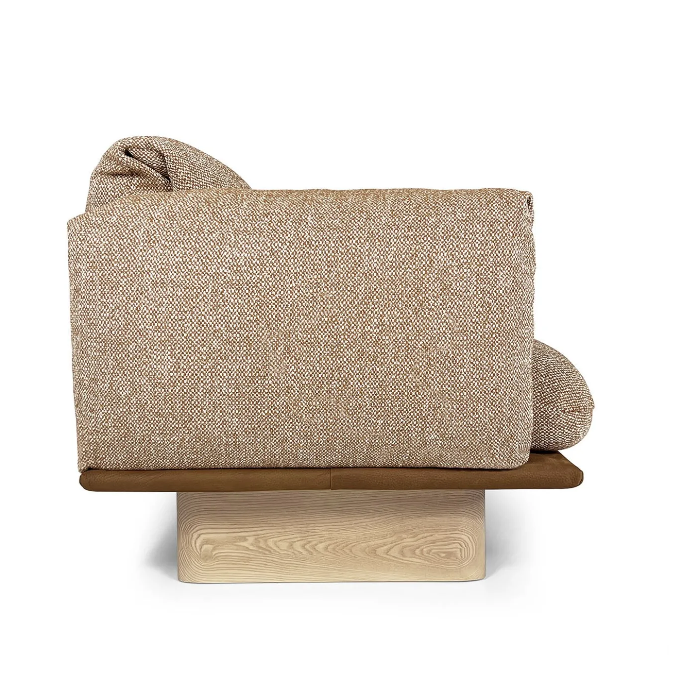 Poltrona Connor marrone con base in rovere