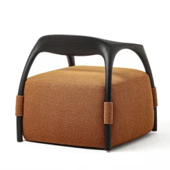 Poltrona con telaio in legno massiccio di frassino nero e rivestimento in tessuto arancione