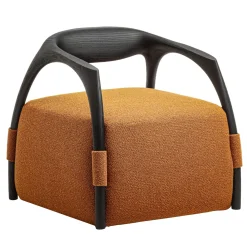 Poltrona con telaio in legno massiccio di frassino nero e rivestimento in tessuto arancione