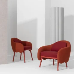 Poltrona Corolla 271 rosso e arancio di Cristina Celestino