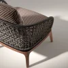 Poltrona da esterno Lungotevere in legno di iroko e struttura in metallo intrecciato