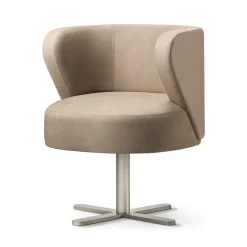 Poltrona da pranzo girevole Spritz in pelle beige di Lorenza Bozzoli