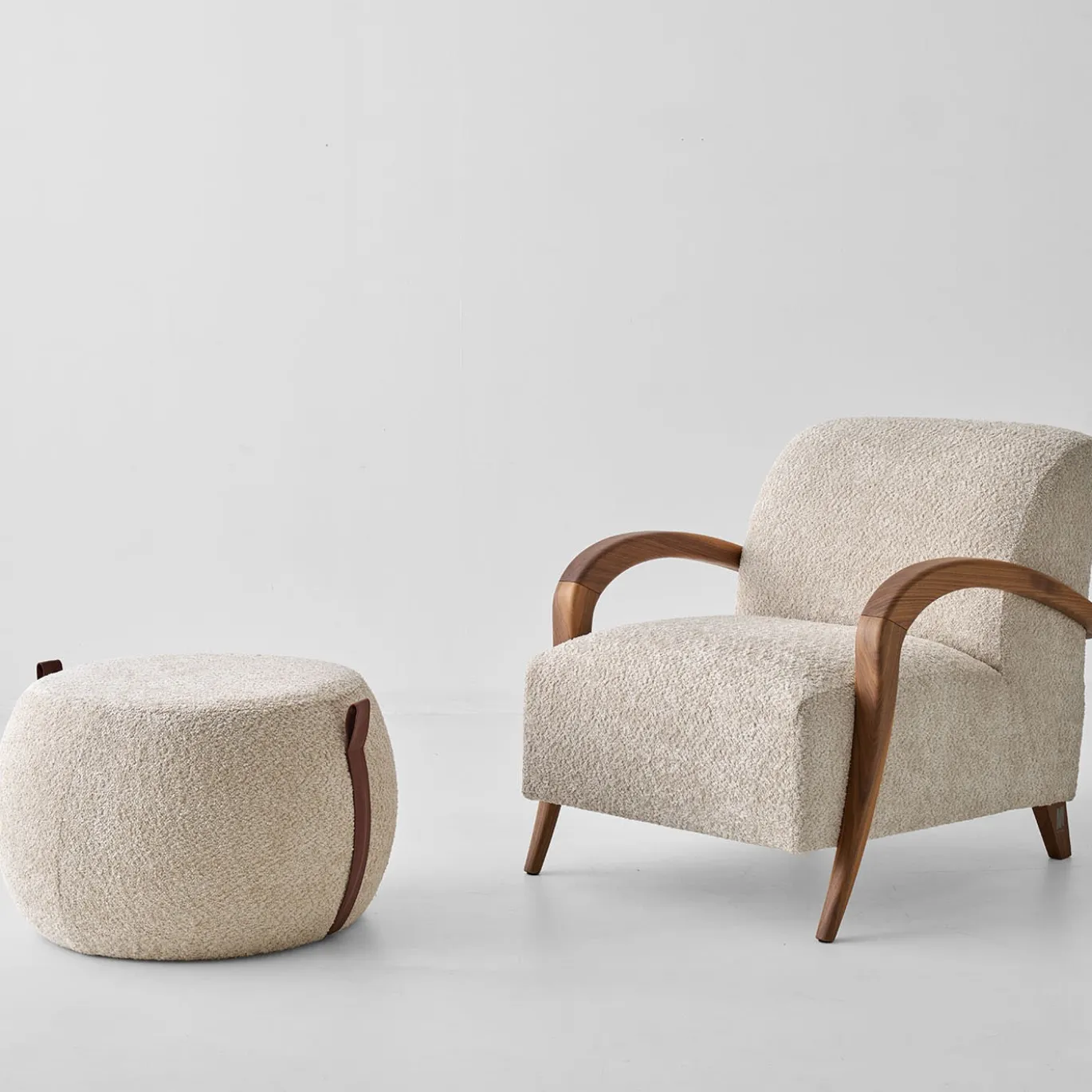 Poltrona Domino in noce beige