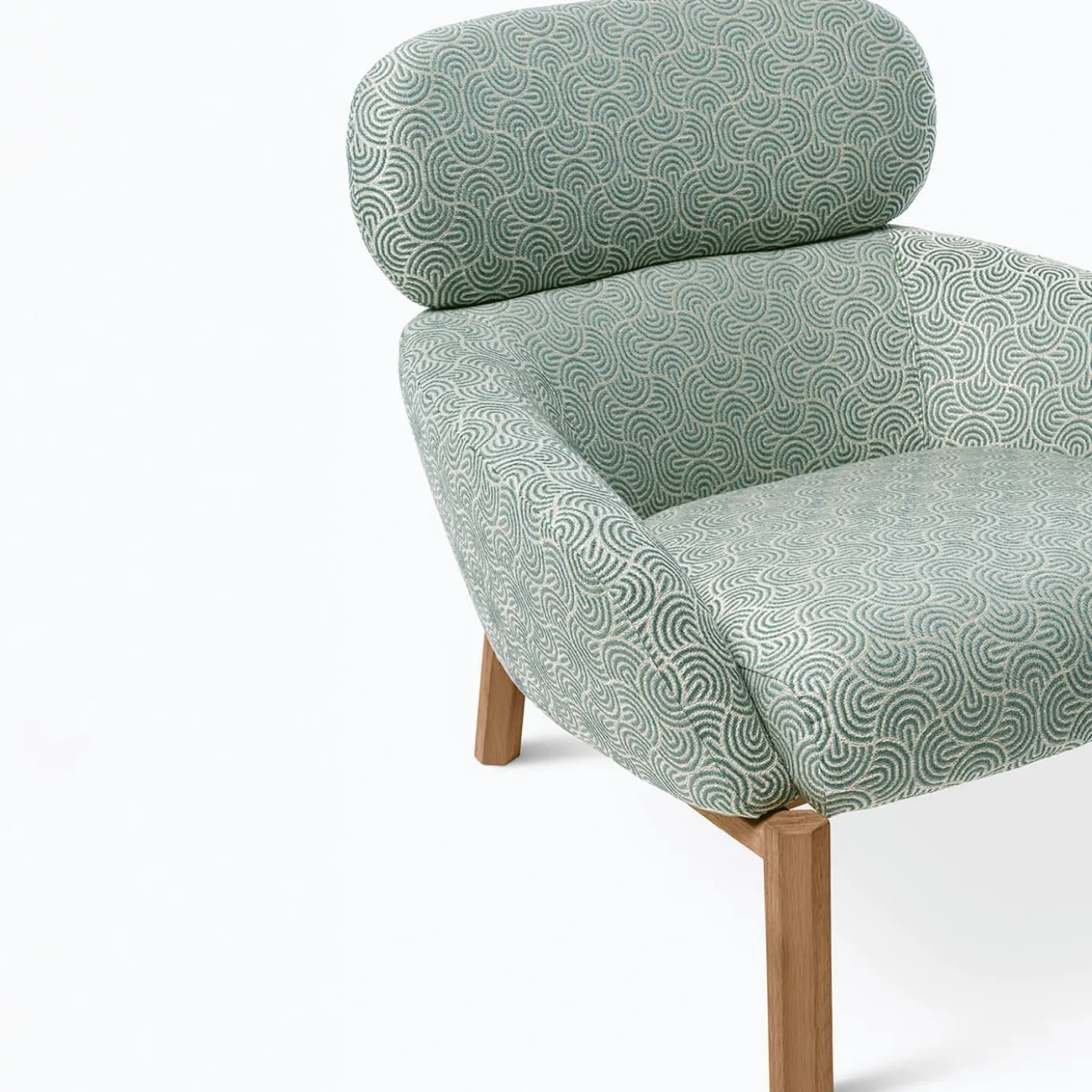 Poltrona Elton in tessuto verde e legno di faggio di Francesca Lanzavecchia