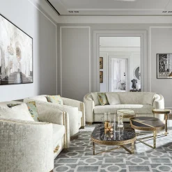 Poltrona Esedra in tessuto bianco con base in legno massello