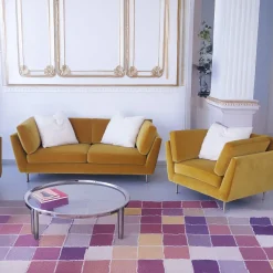 Poltrona Eva in velluto earthy gold di Davide Barzaghi