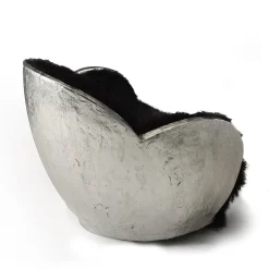 Poltrona girevole Egg Lush in pelliccia nera e argento