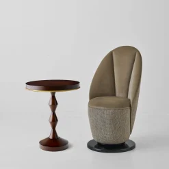 Poltrona girevole in velluto beige