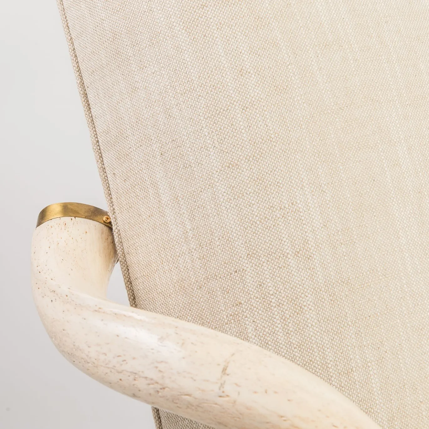 Poltrona Kudu in tessuto di lino beige