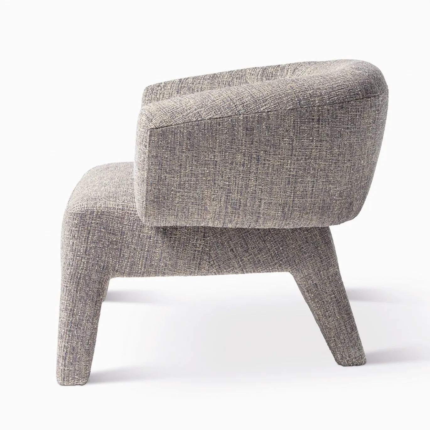 Poltrona Lola in tessuto greige di Paola Navone