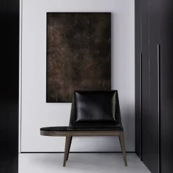 Poltrona lounge con tavolino laterale in legno di frassino nero della Costa Ovest con marmo Vanilla Noir