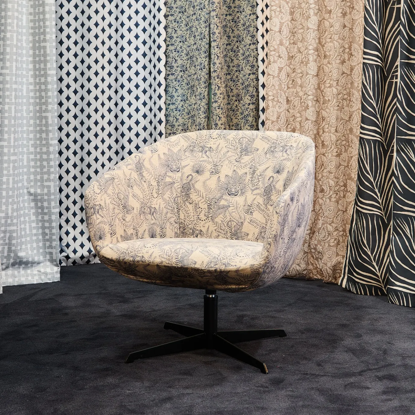 Poltrona Lounge Girevole Minerva con Motivo Animale Blu
