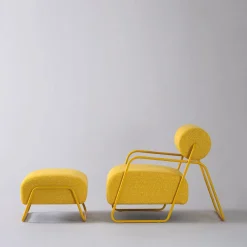 Poltrona lounge Kate Spark in tessuto tweed giallo con poggiapiedi