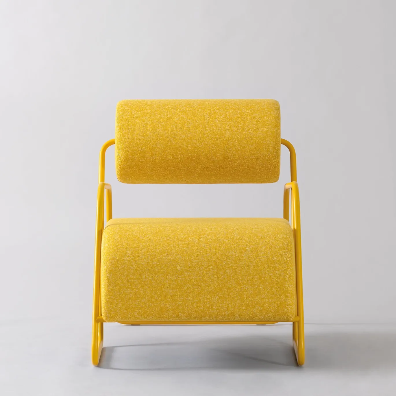 Poltrona lounge Kate Spark in tessuto tweed giallo con poggiapiedi
