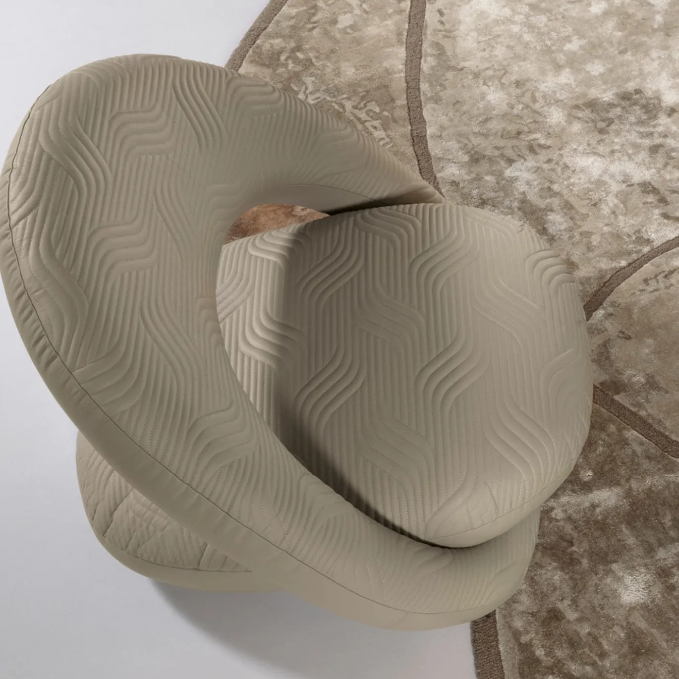 Poltrona Lounge Luxor in pelle trapuntata beige
