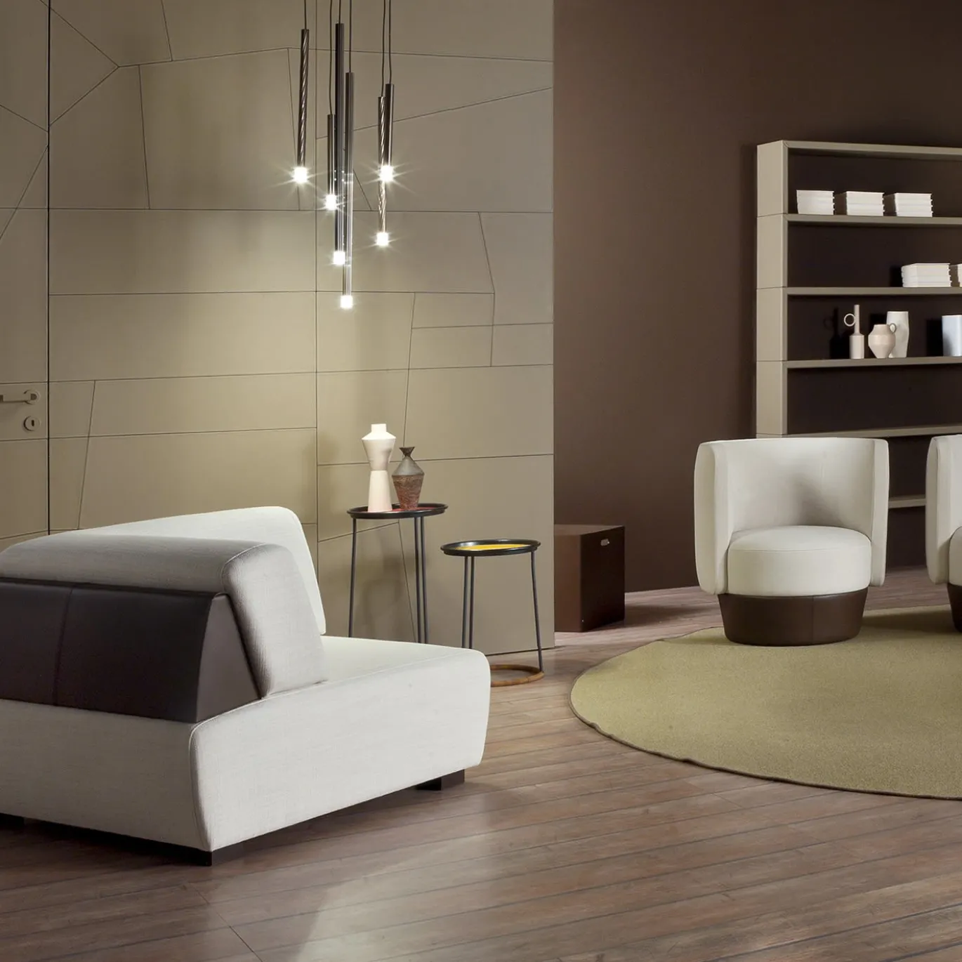 Poltrona Margot in pelle beige