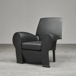 Poltrona nera Richard III di Philippe Starck