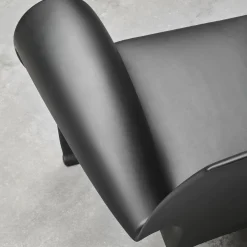 Poltrona nera Richard III di Philippe Starck