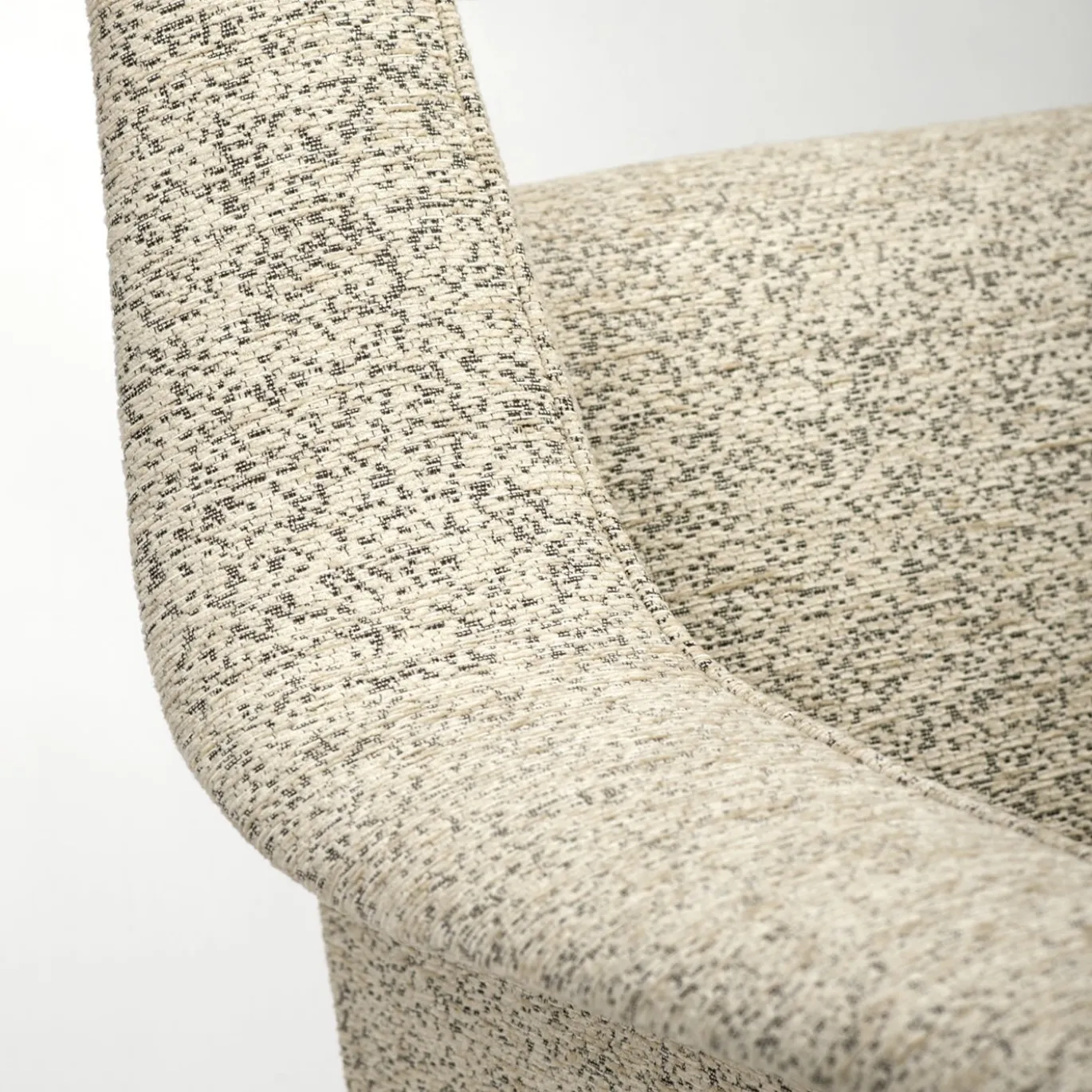 Poltrona Richard con gambe in ottone e rivestimento bianco