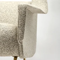 Poltrona Richard con gambe in ottone e rivestimento bianco
