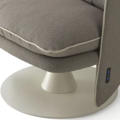 Poltrona Roma284 con tessuto grigio e base conica bianca