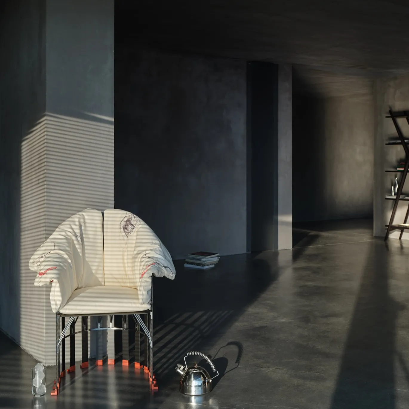 Poltroncina La Pagnotta Bianca di Gaetano Pesce