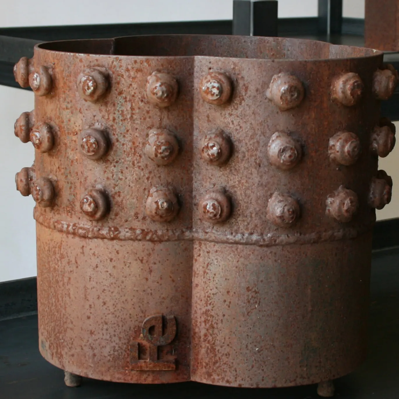 67 Portavaso in ferro