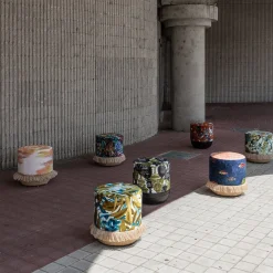 Pouf Amami con disegno marino e base in cesta
