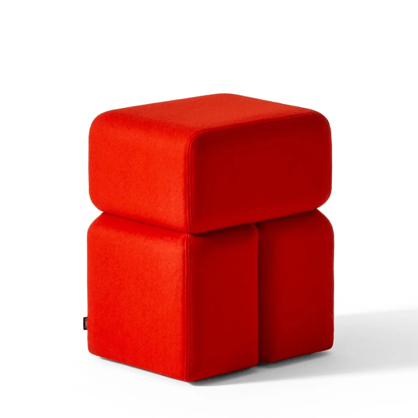 Pouf angolare Red Soft di Linde Freya Tangelder