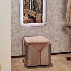 Pouf Brody in velluto e legno