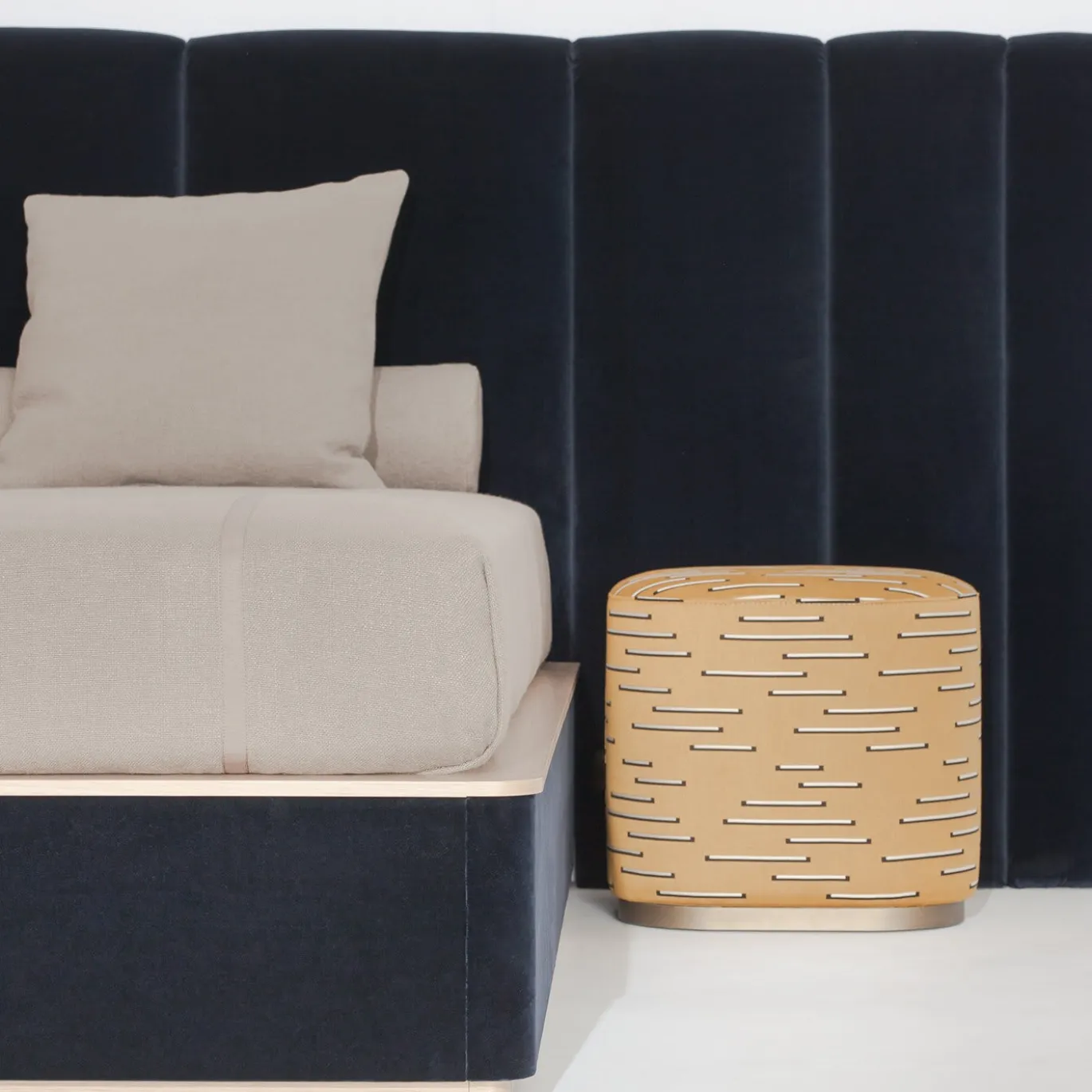 Pouf Ciro Yellow di Ciarmoli Queda Studio