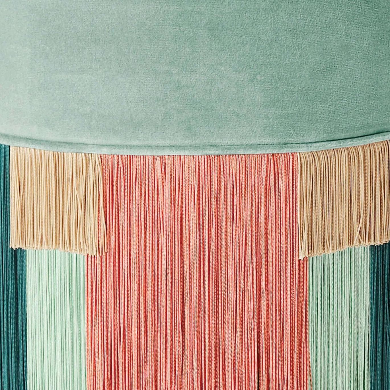 Pouf con cravatta geometrica Couture rosa e menta